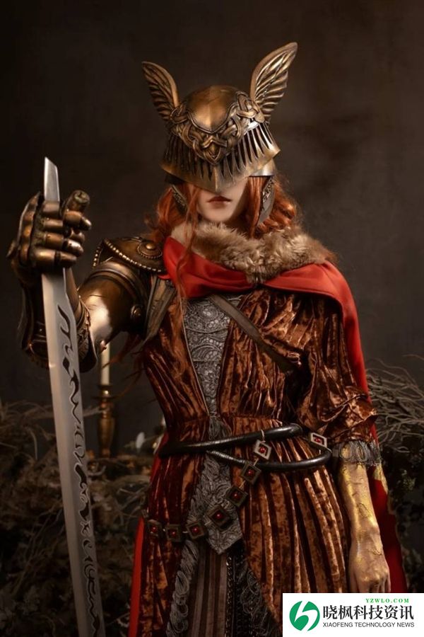 俄罗斯美女Cos《艾尔登法环》女武神:太完美了