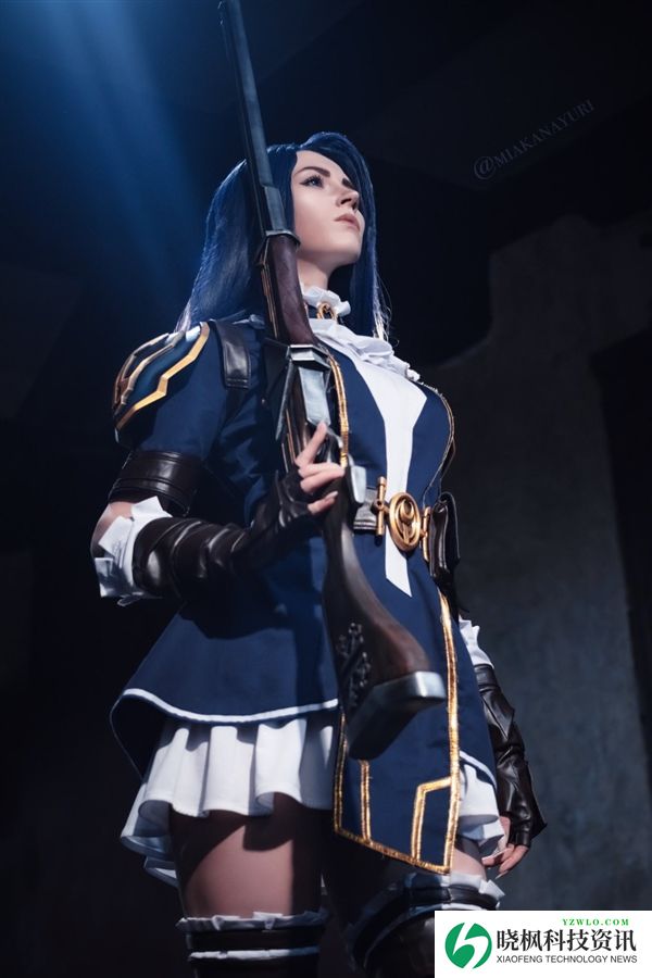俄罗斯美女Cos《艾尔登法环》女武神:太完美了