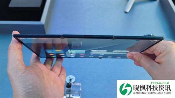 G形三折叠史上首款!三星Galaxy Z TriFold上手