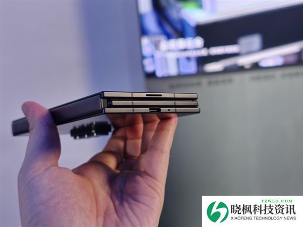 G形三折叠史上首款!三星Galaxy Z TriFold上手