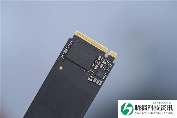 疾速7000MB/s!长江存储PC42Q 1TB SSD图赏